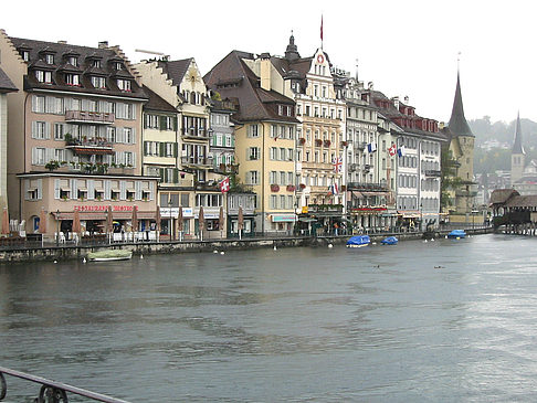 Foto Gebäude am Wasser