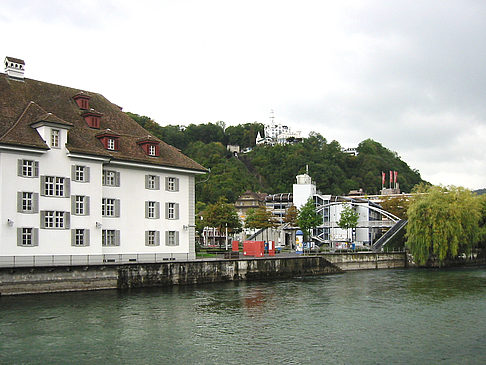 Gebäude am Wasser Fotos