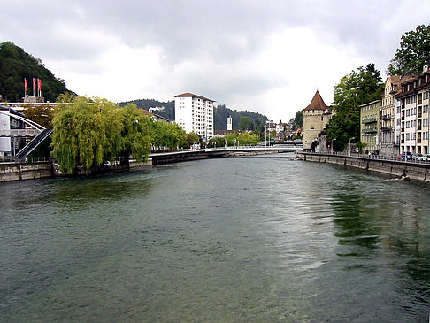 Gebäude am Wasser Fotos