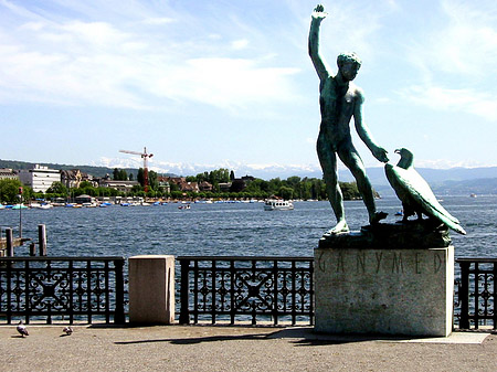 Foto Statuen auf der Brücke