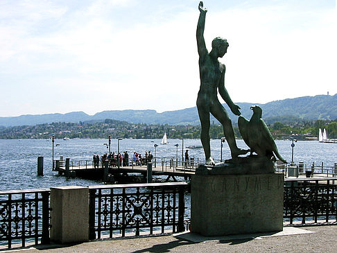 Fotos Statuen auf der Brücke